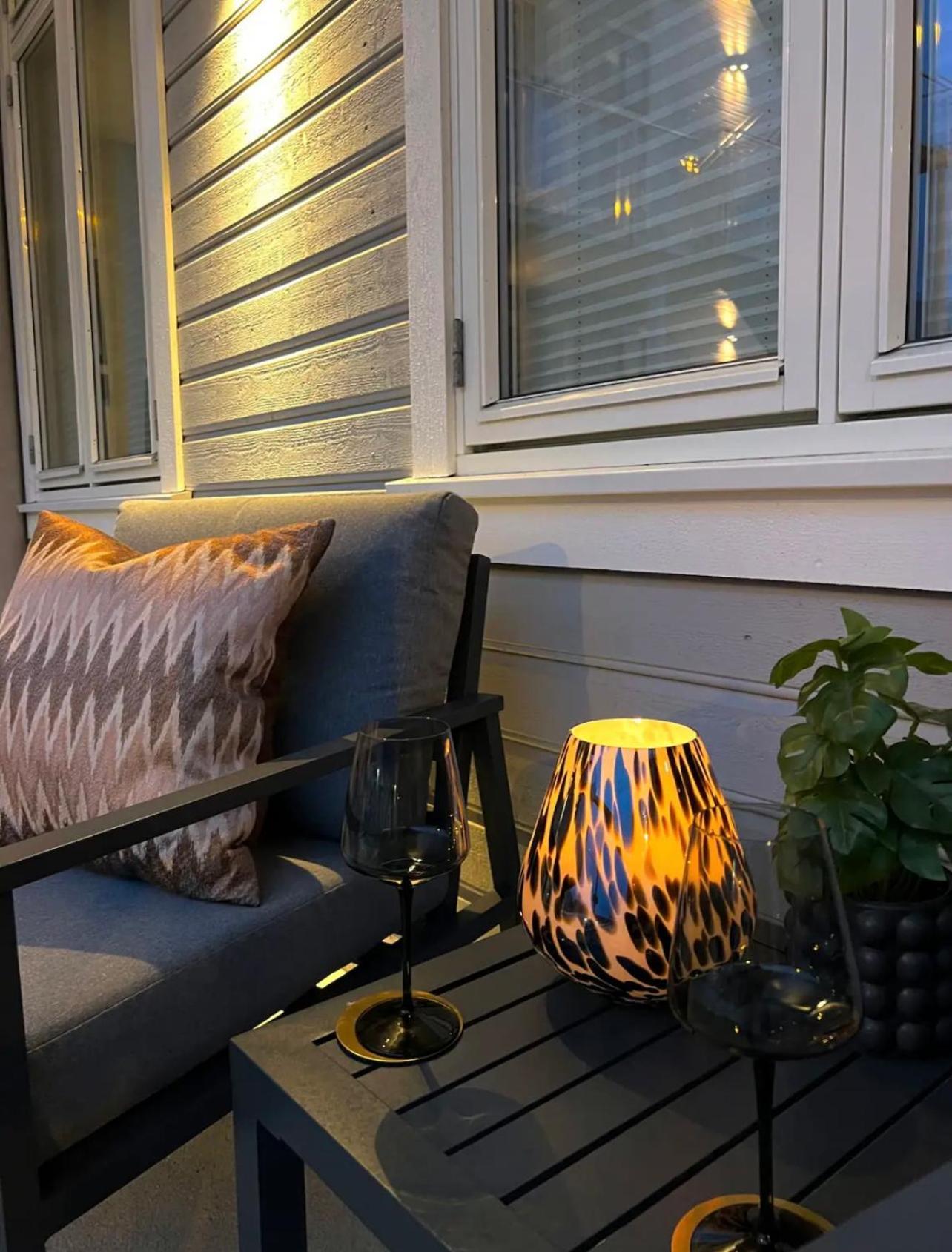 Apartamento Sentrumsnaer Ved Sjoen! Fast Parkering