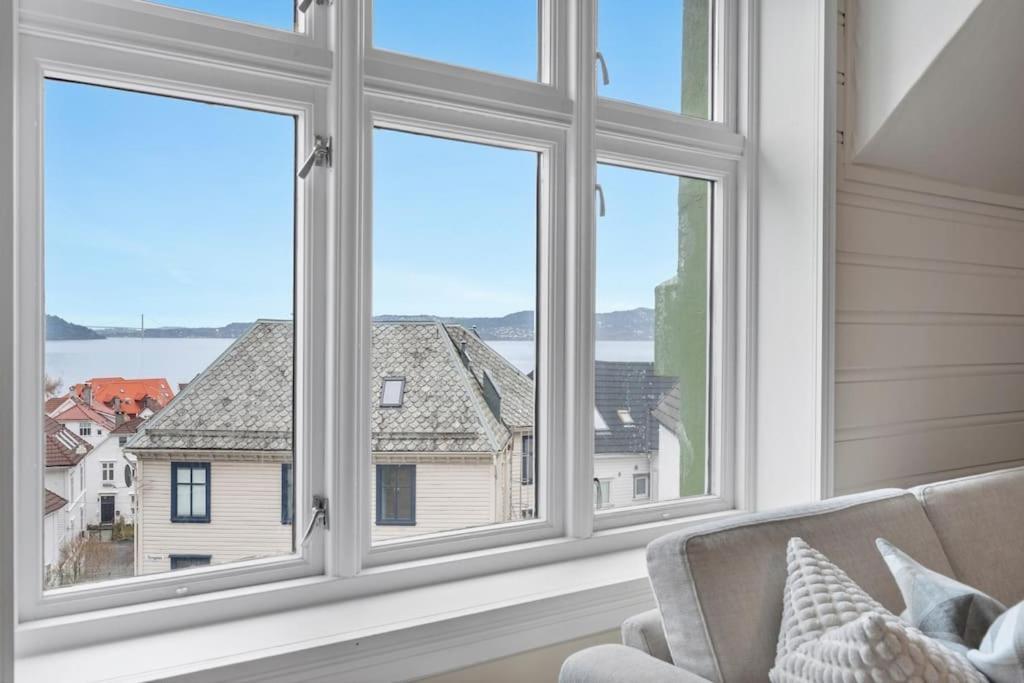 Cozy & Modern In Historic Area Of *
