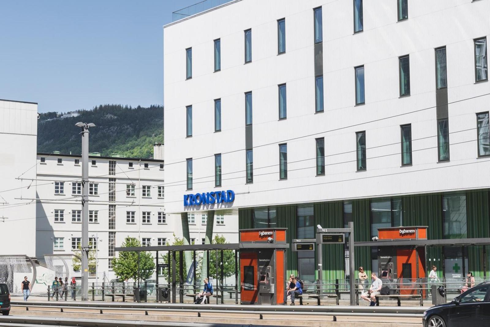Sentral Med Parkering Og Peis Apartment Bergen