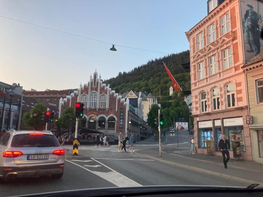 Hel I Med Flott Utsikt Og 4 Soverom Villa *