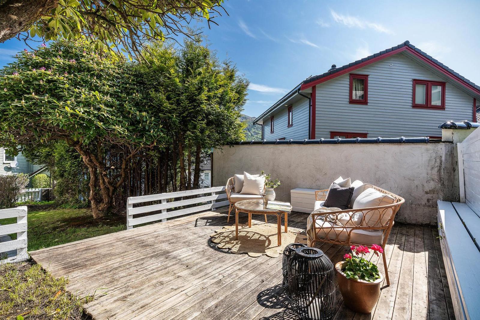 Panoramic & Garden
