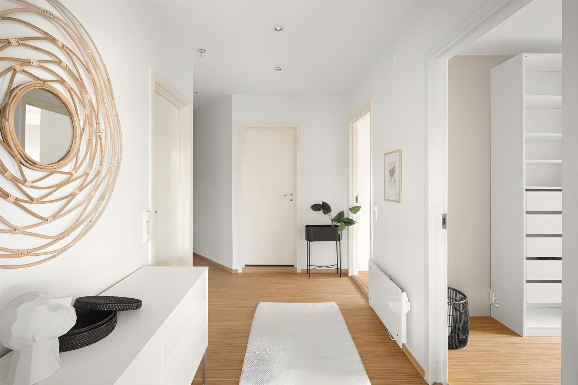 Top-floor With Balcony And Sea View
