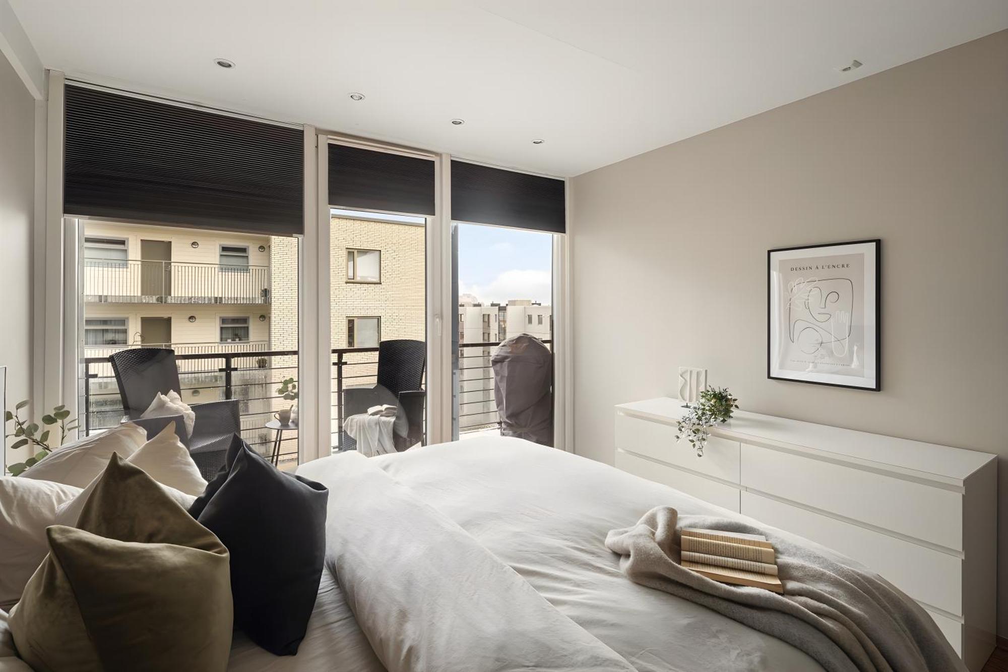 Top-floor With Balcony And Sea View Apartment