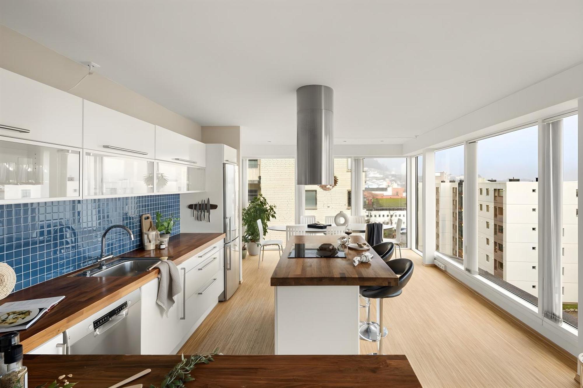 Top-floor With Balcony And Sea View Bergen
