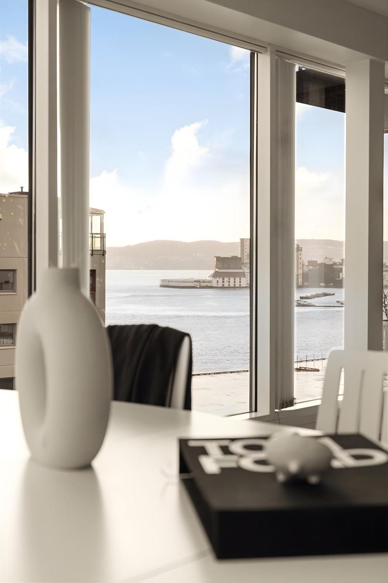 Top-floor With Balcony And Sea View * Bergen