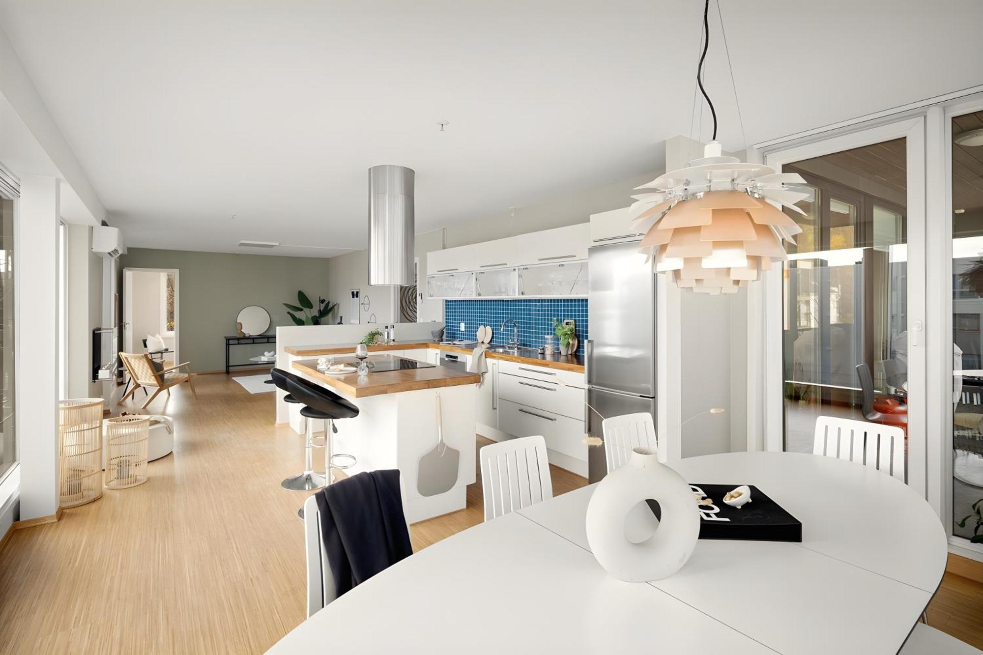 Top-floor With Balcony And Sea View * Bergen