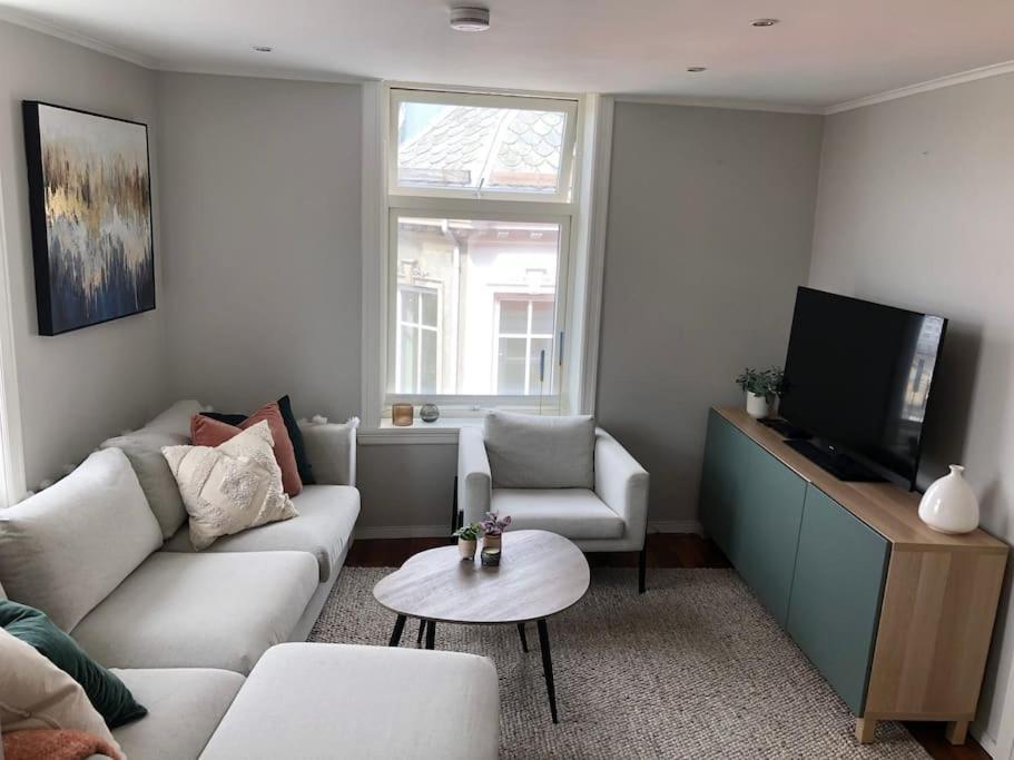 Sentral Leilighet Med Fantastisk Utsikt! Apartment