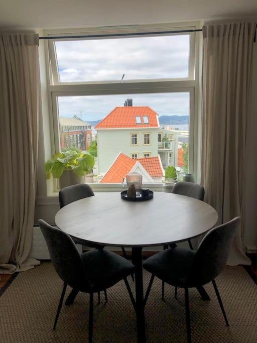 Apartment Sentral Leilighet Med Fantastisk Utsikt! *