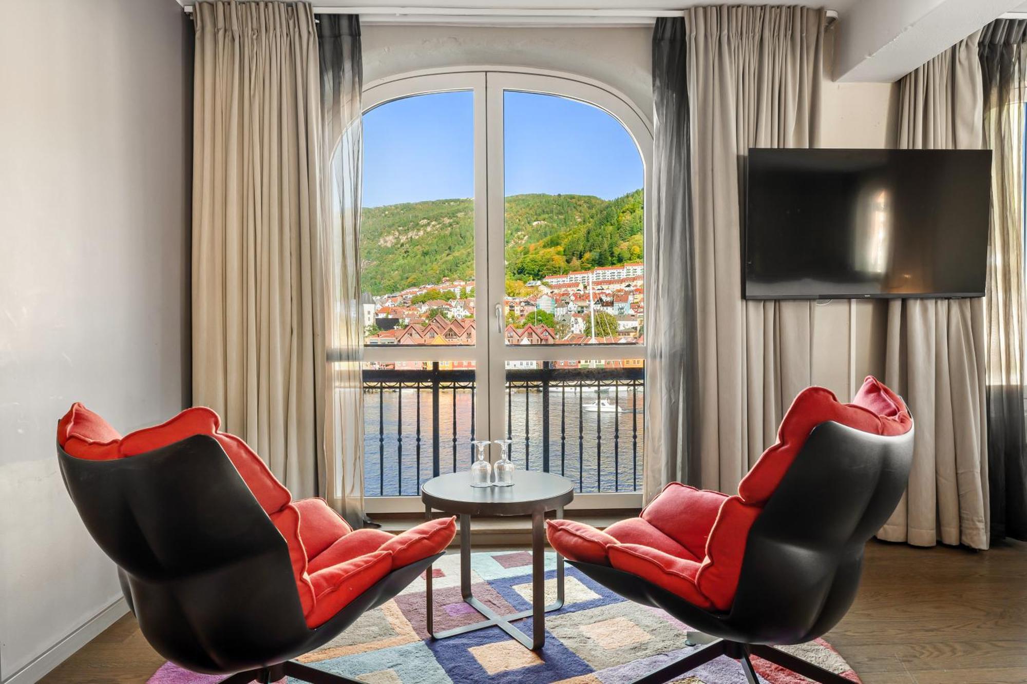 Clarion Admiral 4*