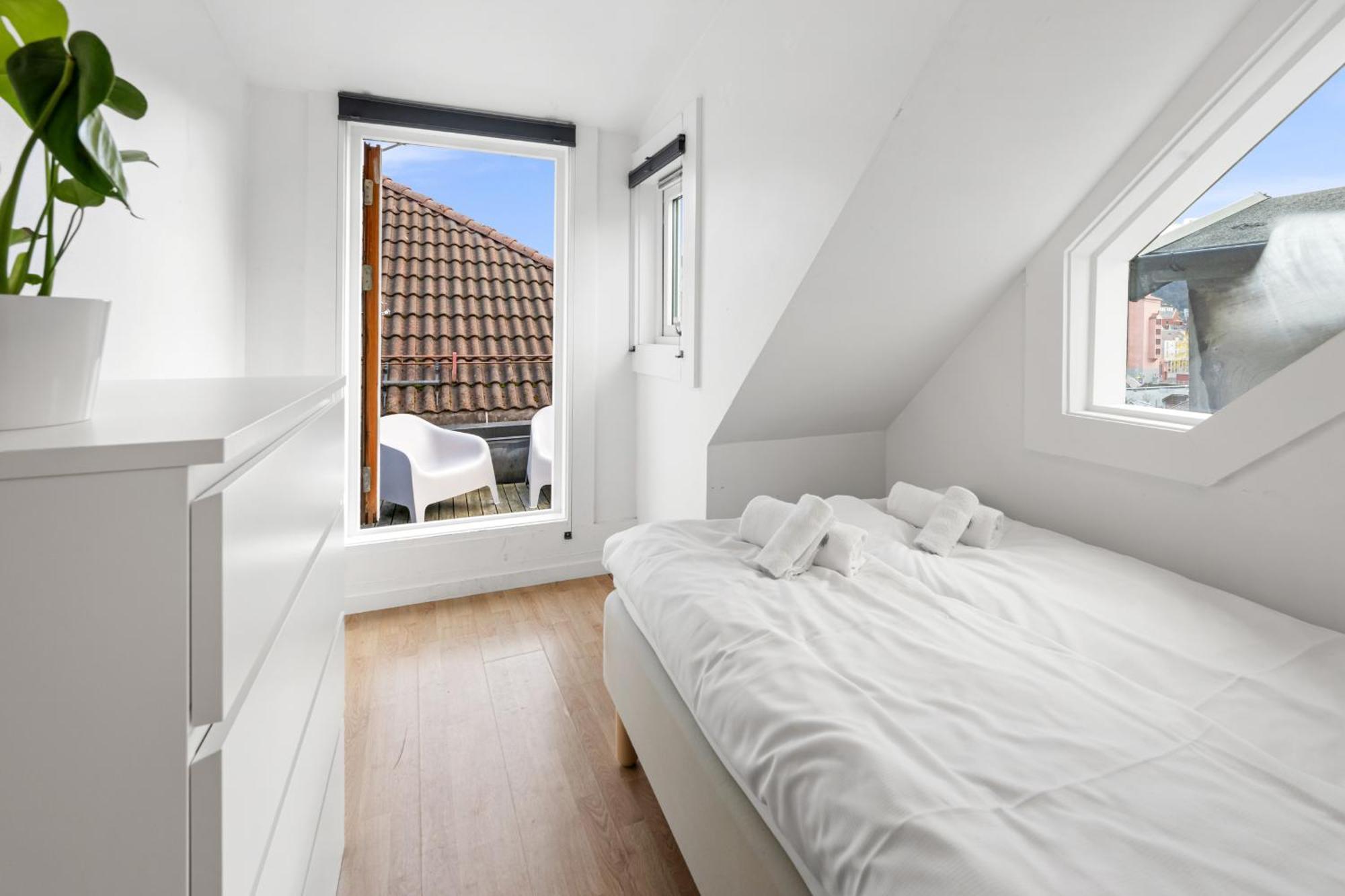 Center With Balcony Apartment *