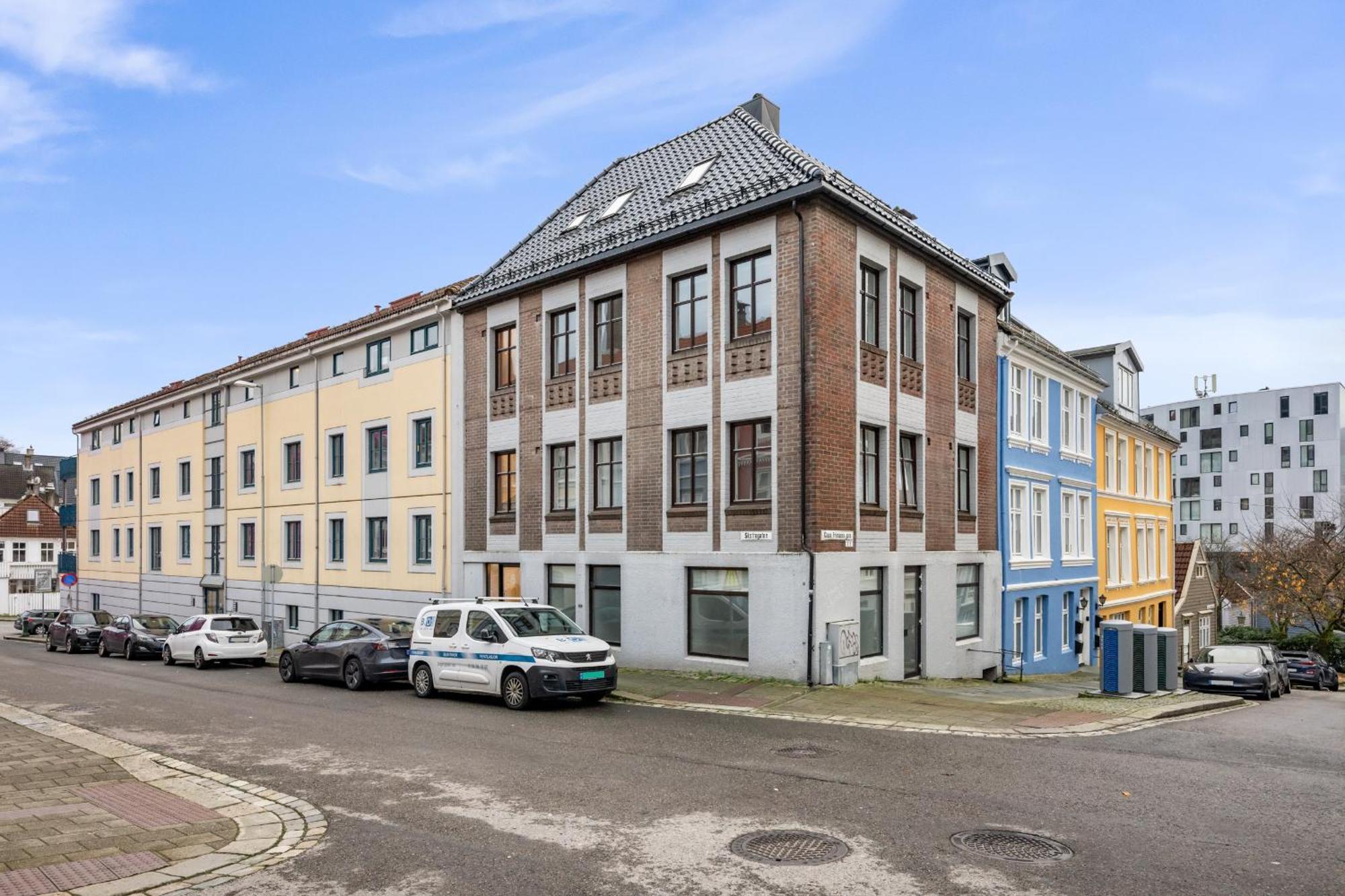 Center With Balcony *