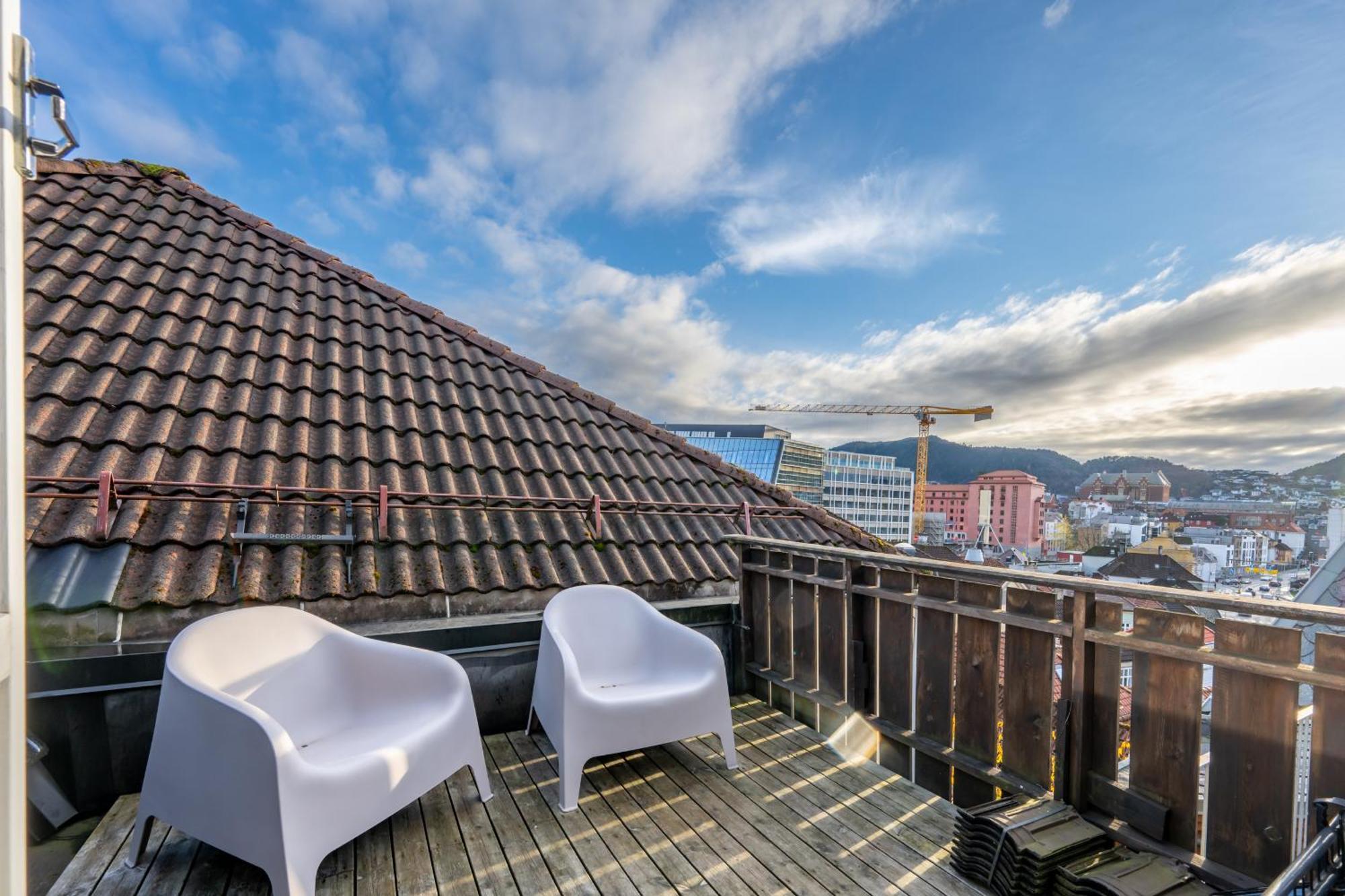 Center With Balcony Apartment *