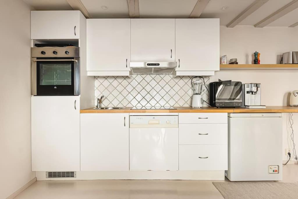 Dinbnb Appartments L Historical Seaside Apt I 500m To Bryggen - Value! Apartment