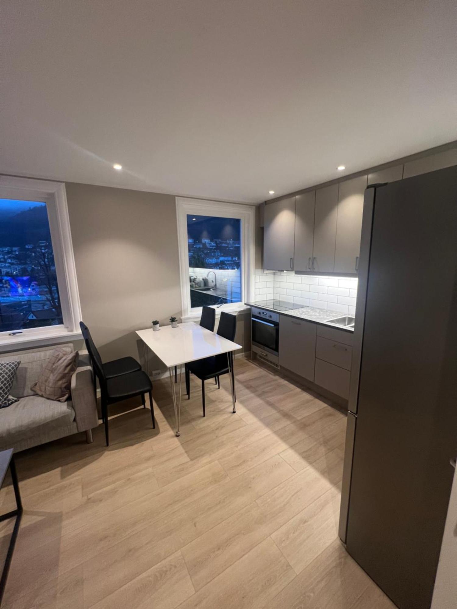 Modern With Free Parking Apartment Bergen