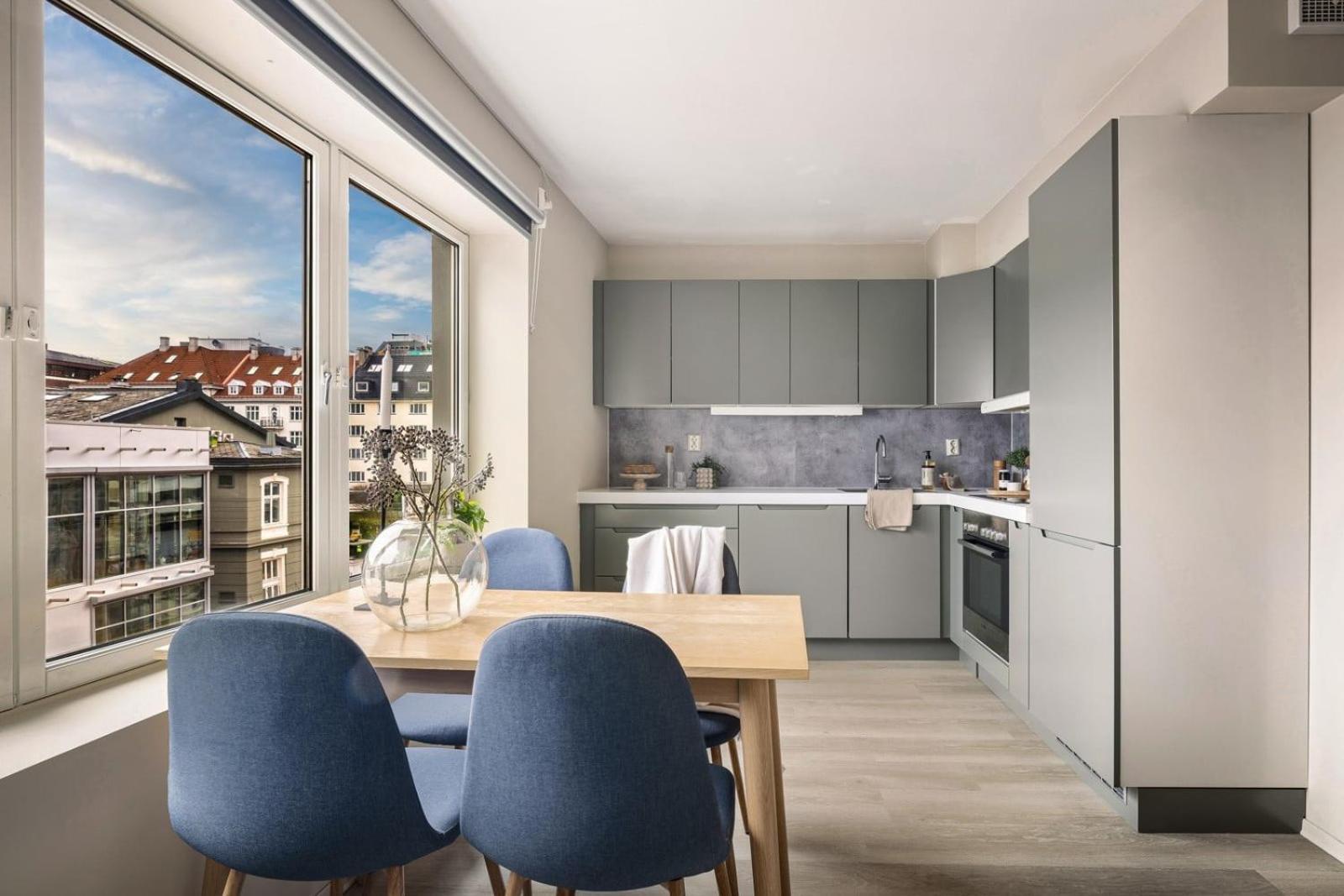 New Couples In The Heart Of Apartment