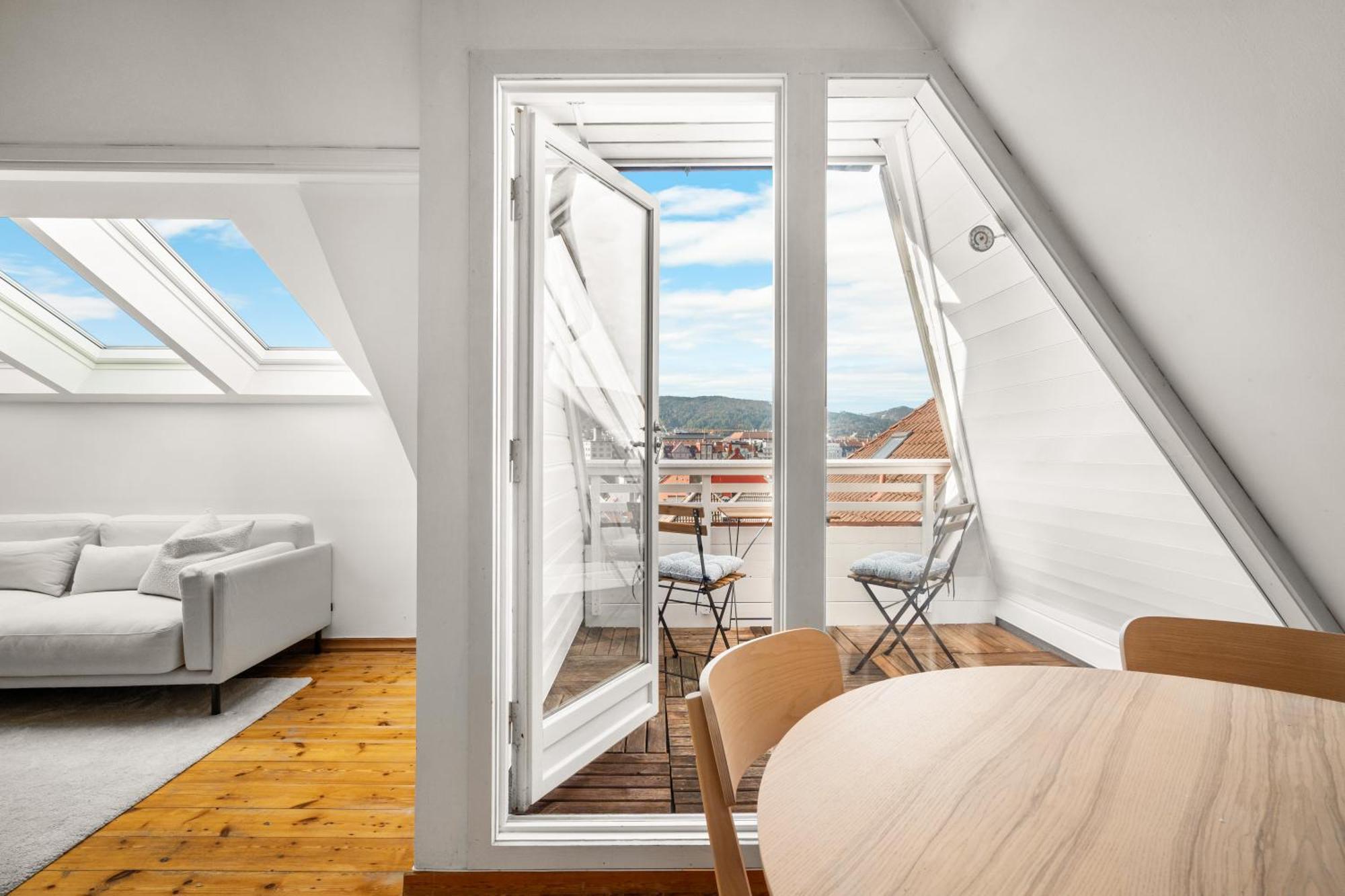 Bryggen Historical Townhouse I Rooftop Views! Lägenhet