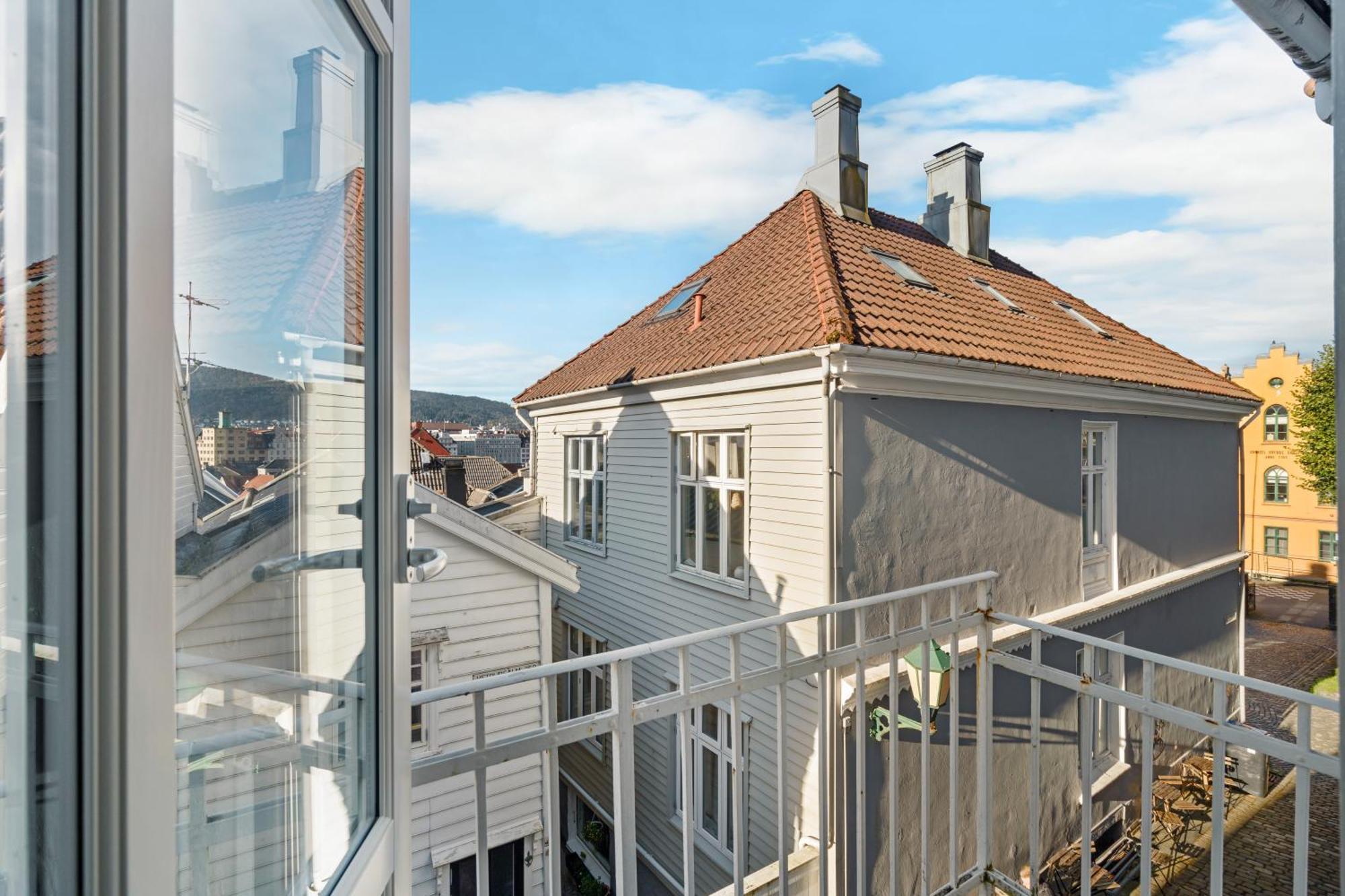 Bryggen Historical Townhouse I Rooftop Views!