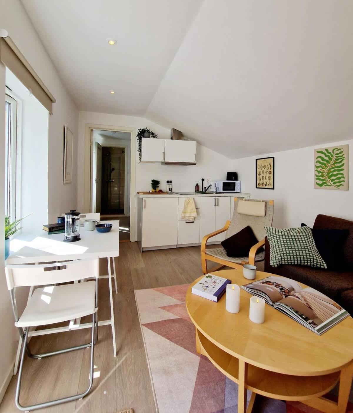 Center Terrace In Quiet Backyard - Stylish * Bergen