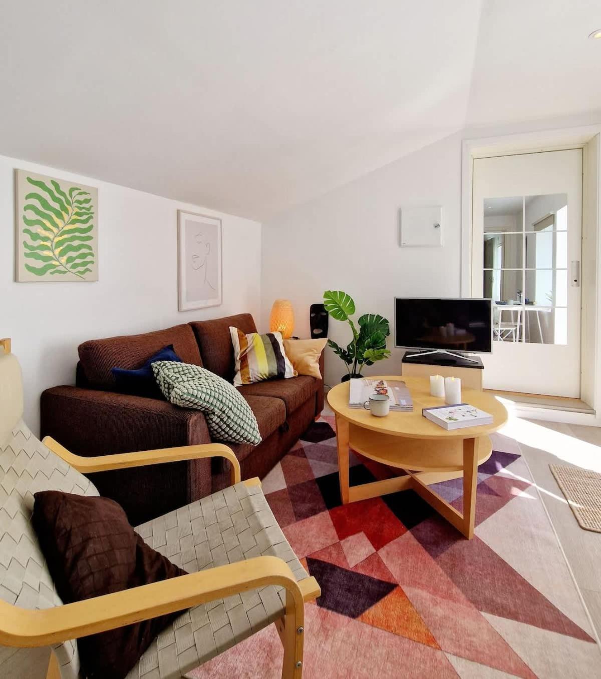 Center Terrace In Quiet Backyard - Stylish * Bergen