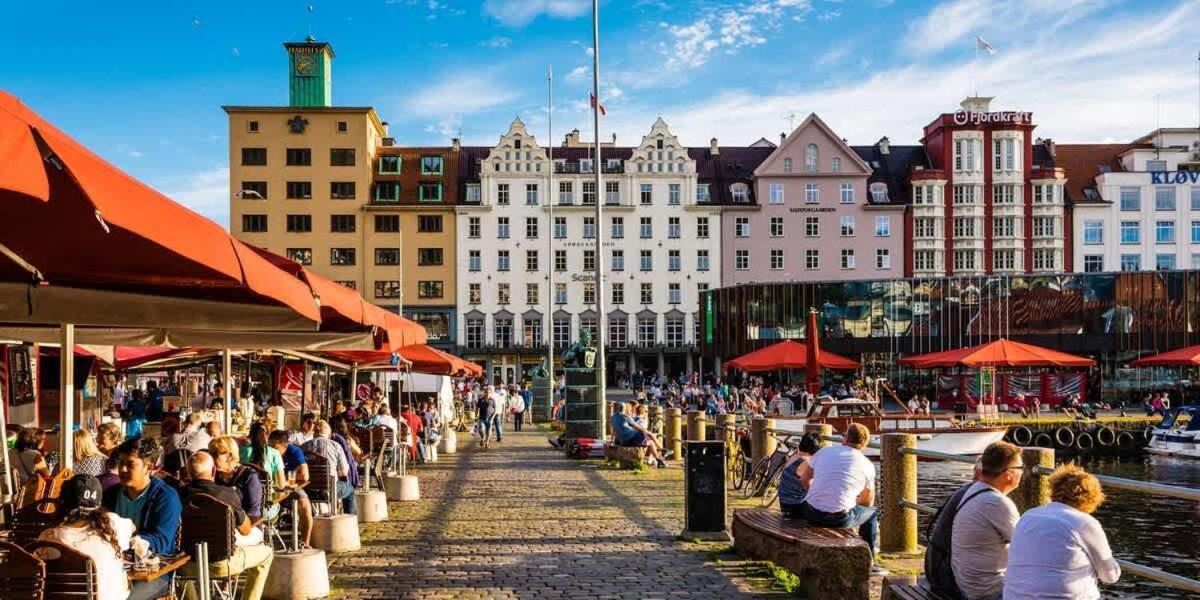 Floor In The Middle Of Town - Great Beds * Bergen
