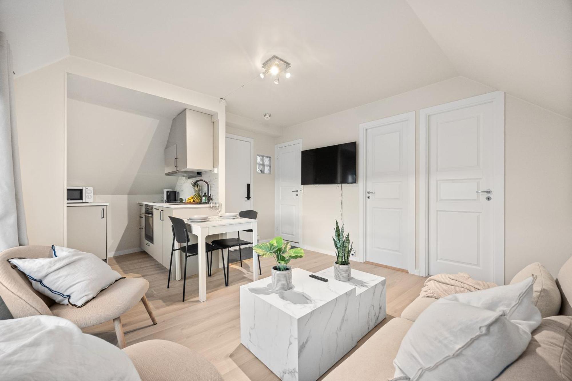 View To Bryggen - Renovated Dec 24 - Historic Cobblestone Street Apartment *