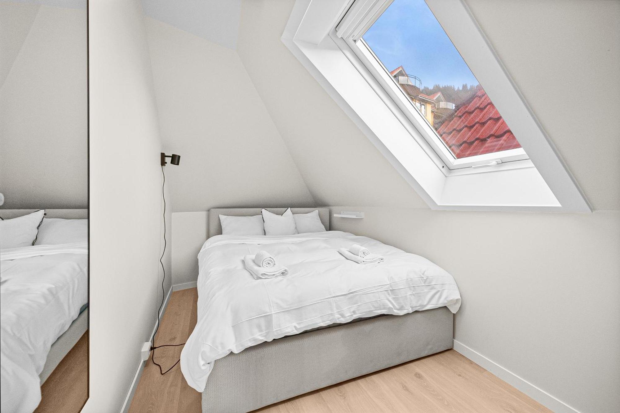 View To Bryggen - Renovated Dec 24 - Historic Cobblestone Street Apartment