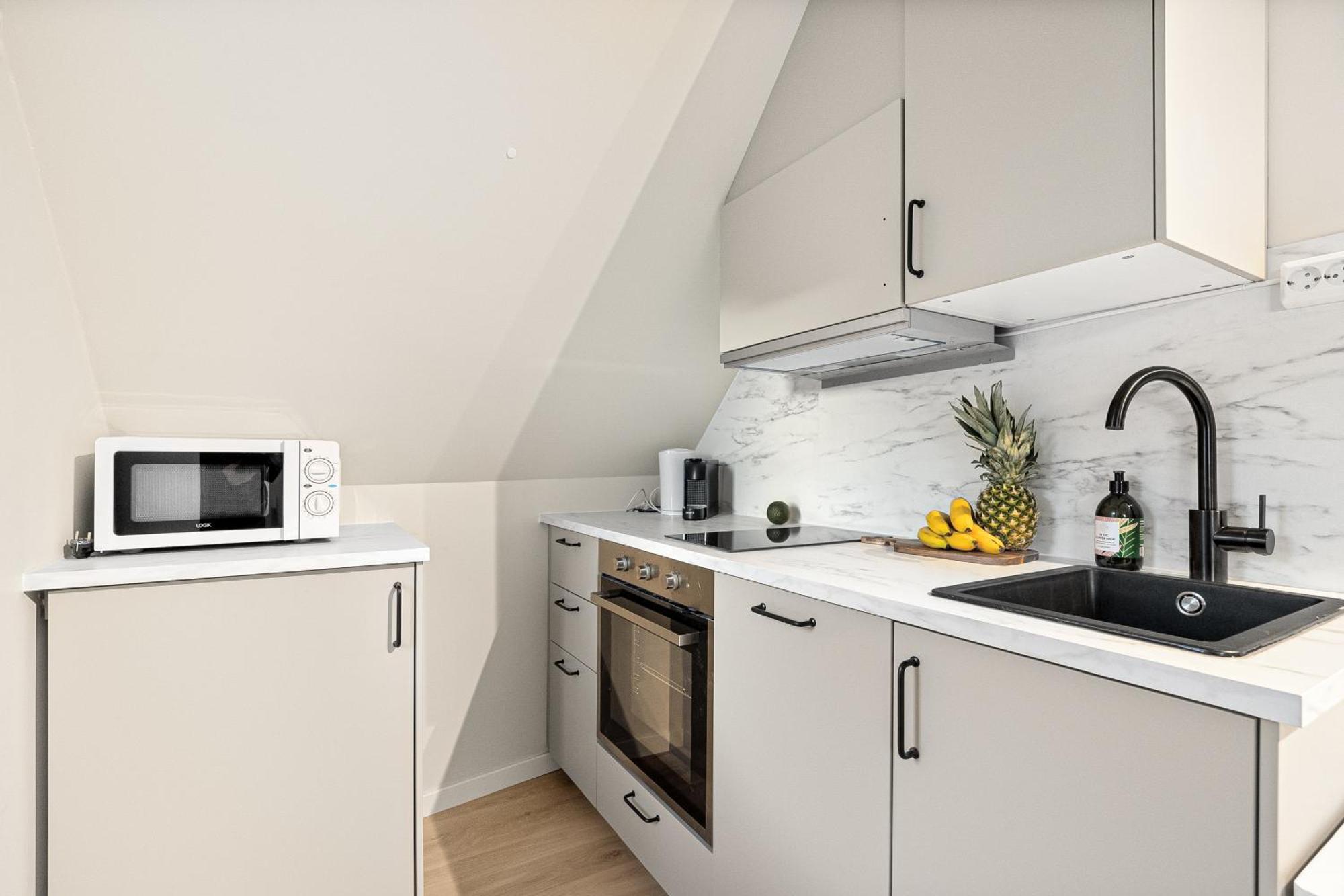 View To Bryggen - Renovated Dec 24 - Historic Cobblestone Street Apartment Bergen