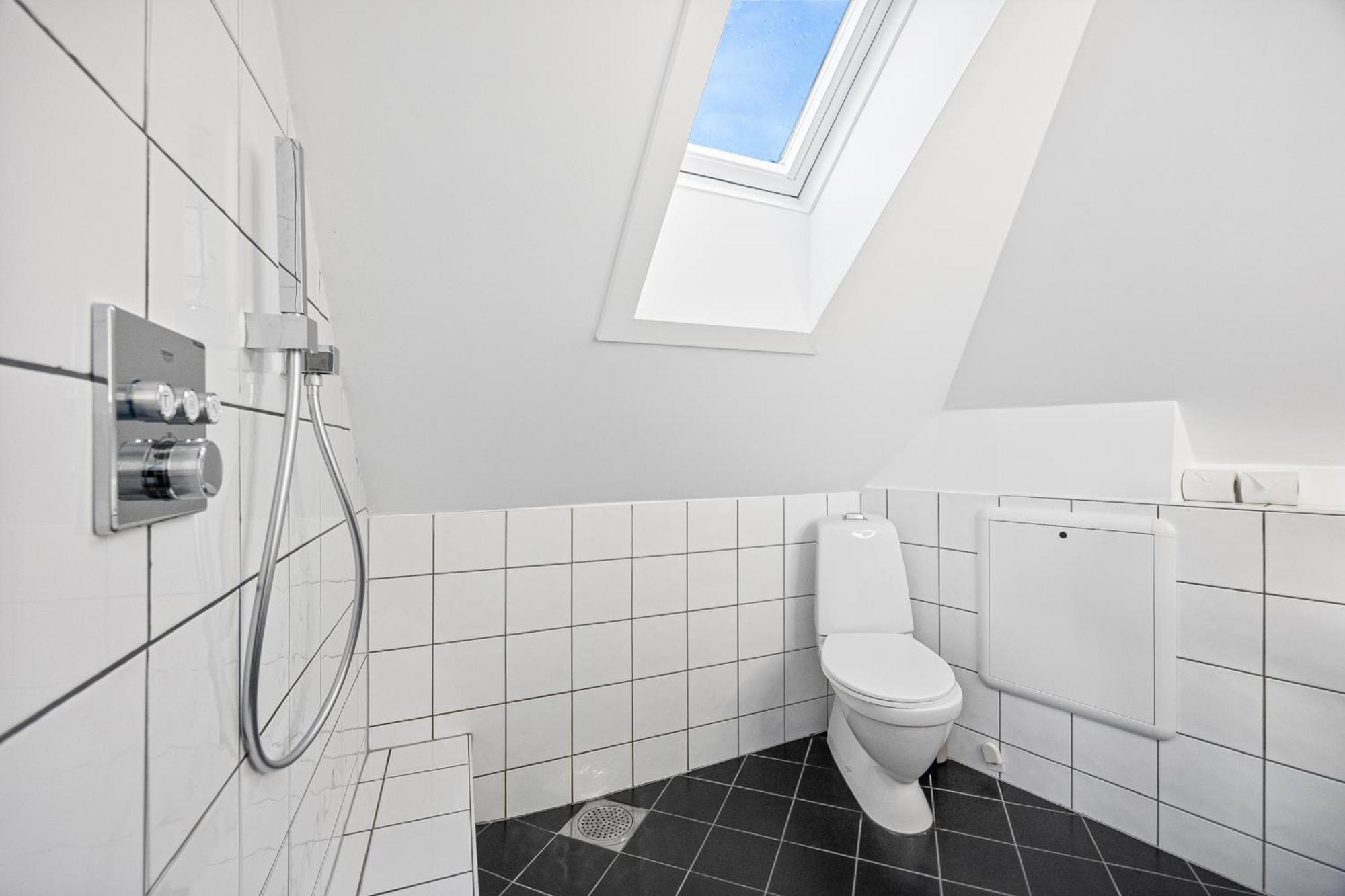 Apartment View To Bryggen - Renovated Dec 24 - Historic Cobblestone Street