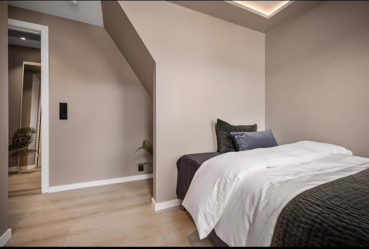 2 Story Modern * Bergen