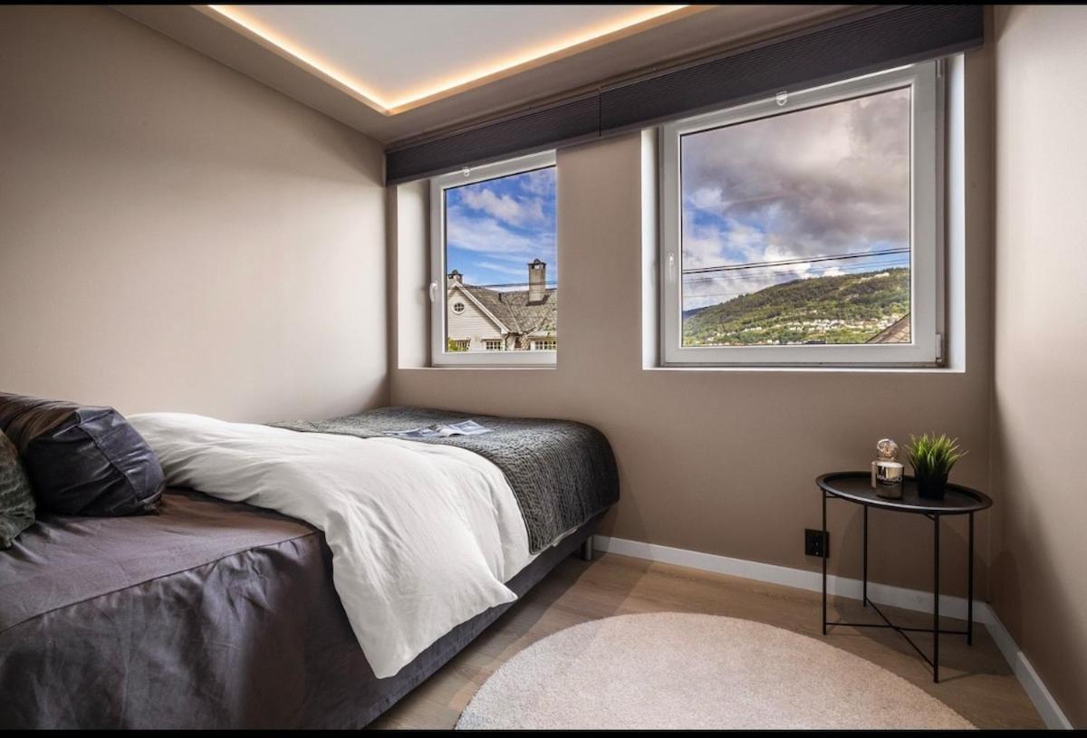 Apartment 2 Story Modern *
