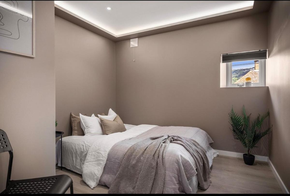 2 Story Modern * Bergen