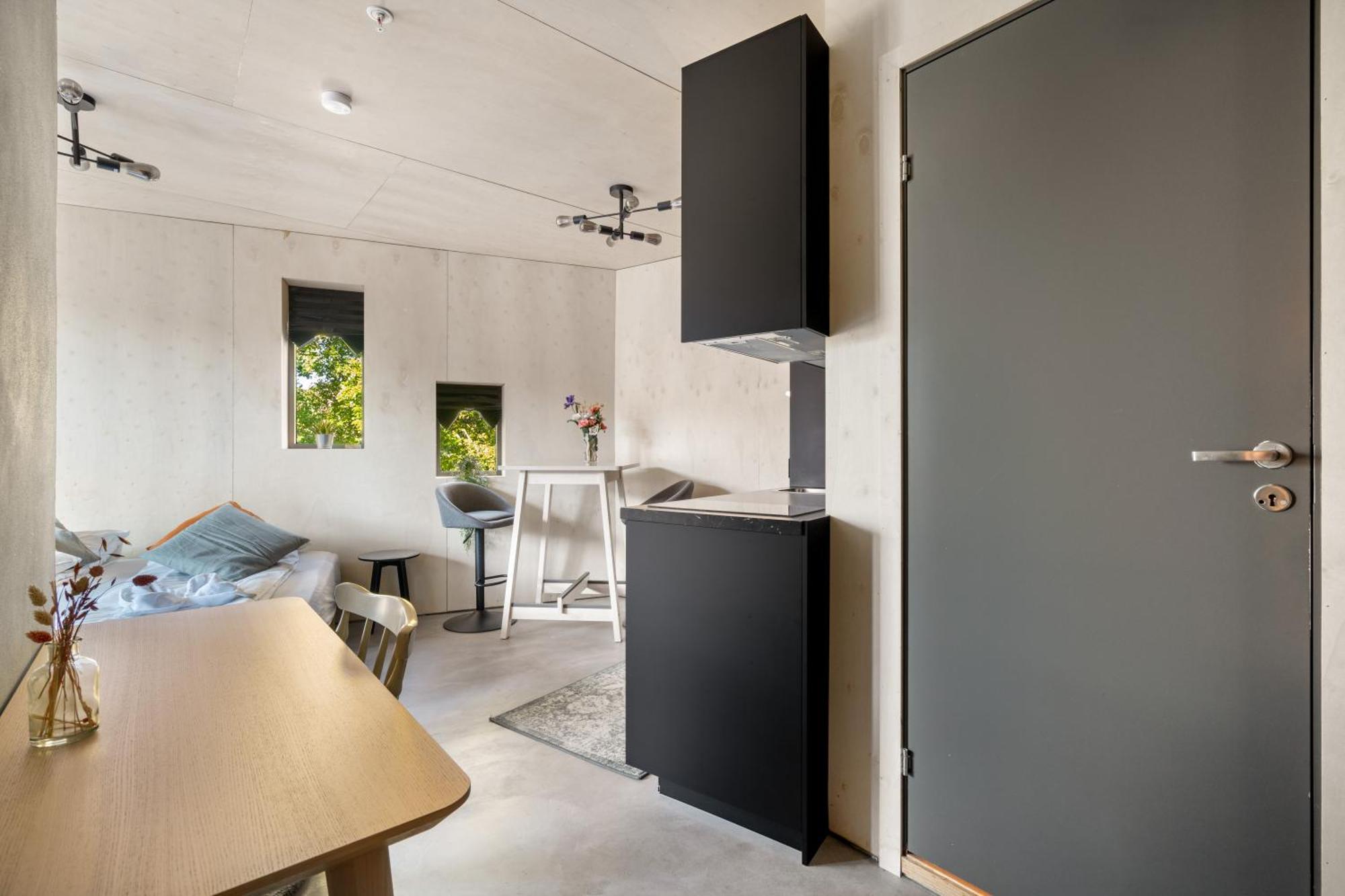Architectural I Private Balcony I New 2021 Apartment *