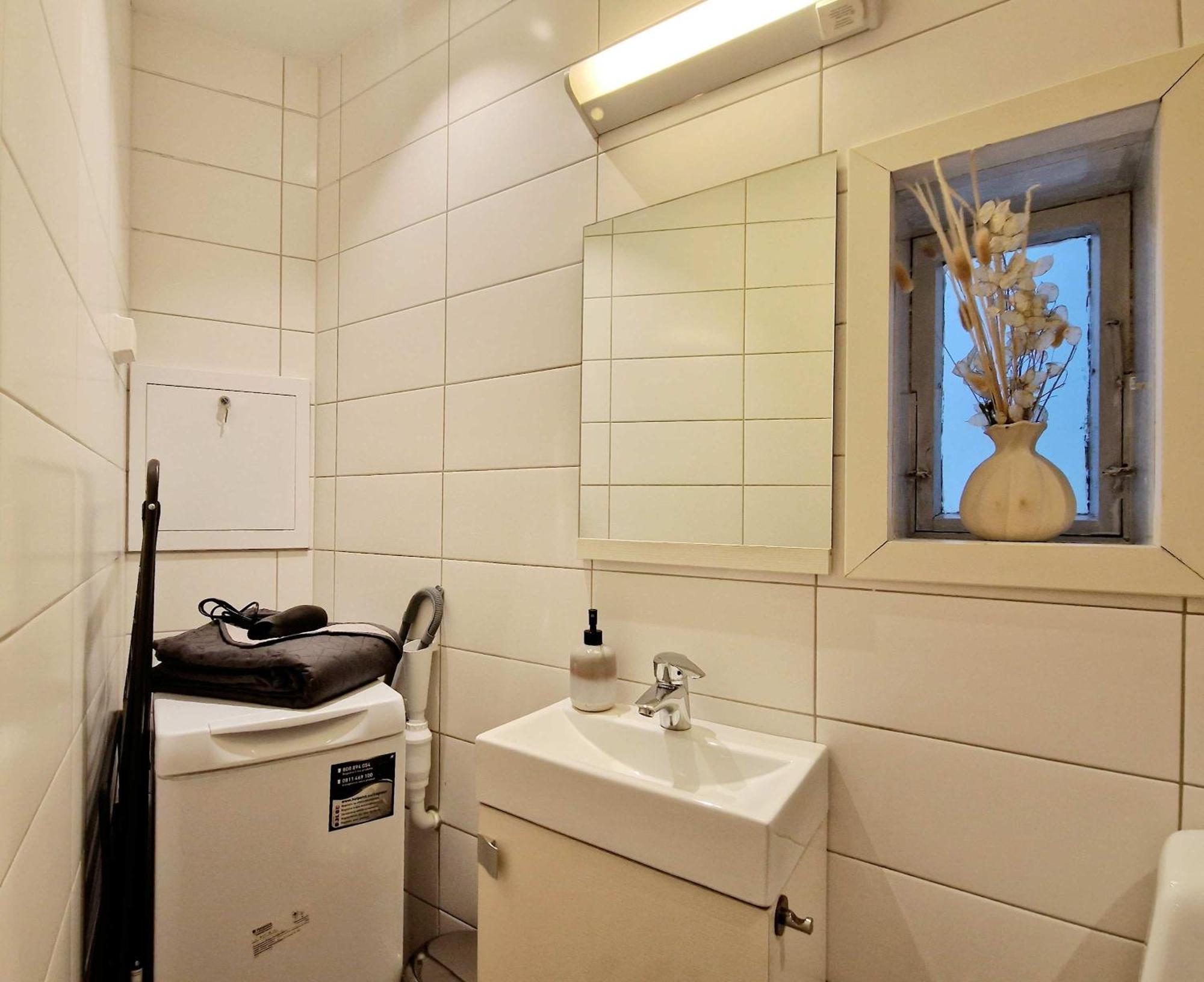 Center Retreat With King Bed Bergen