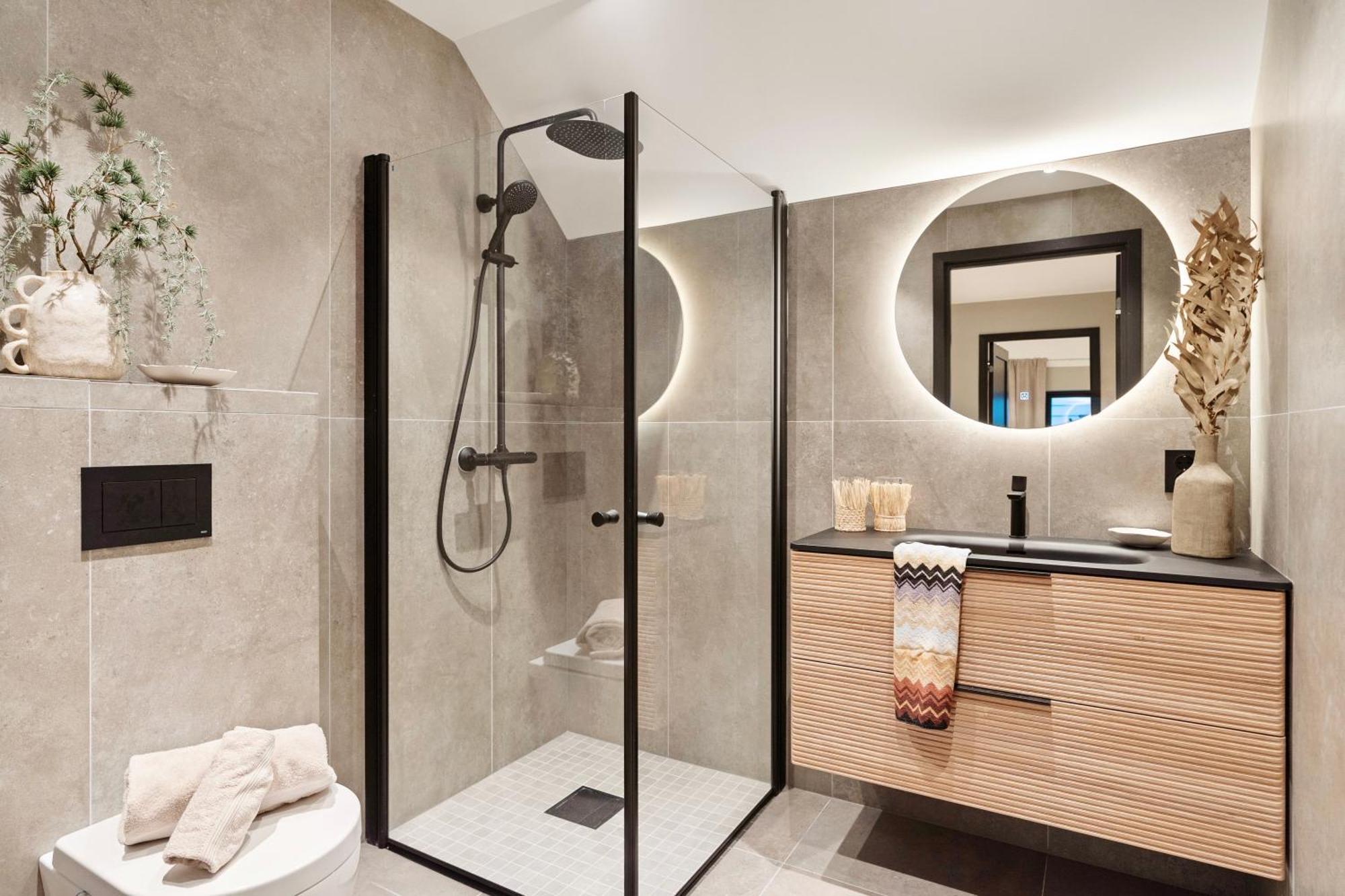 Luxurious In The Heart Of With Private Parking