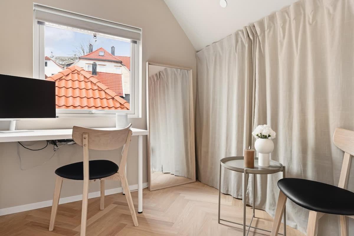 Dinbnb I Mid-city Luxury With Mini Balcony And Smart Tv & Sound System Holiday home *