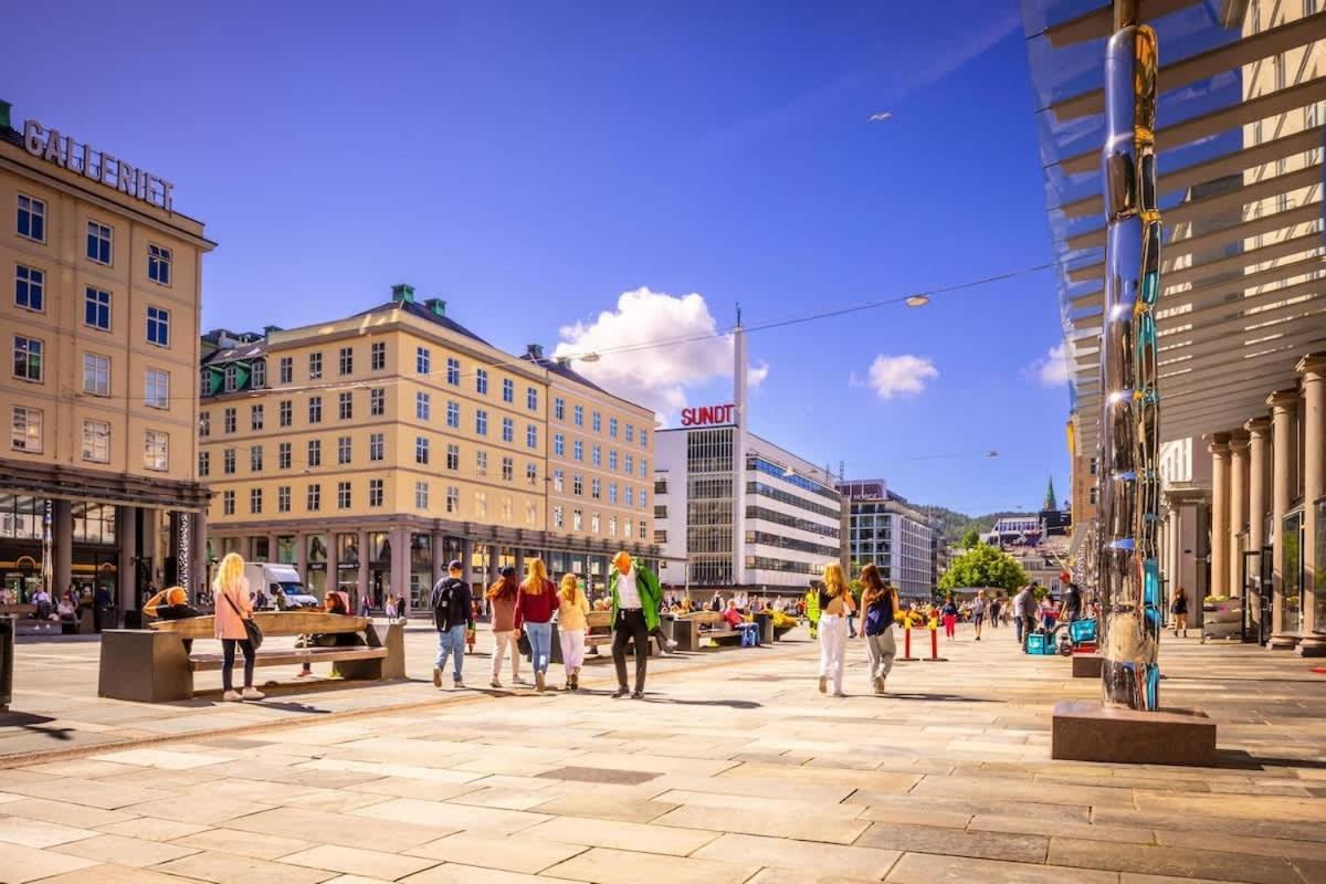 Dinbnb I Mid-city Luxury With Mini Balcony And Smart Tv & Sound System Holiday home Bergen