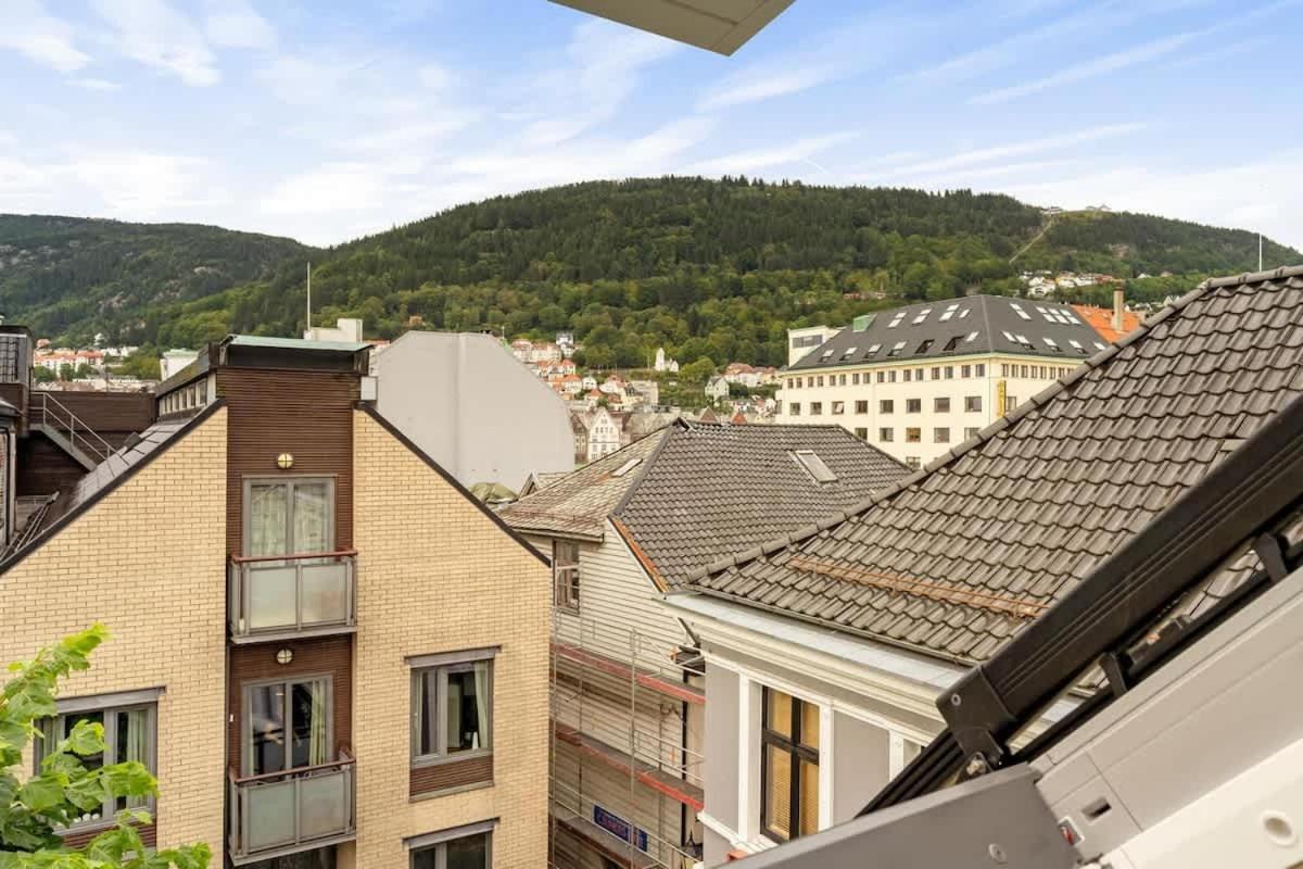 Dinbnb I Mid-city Luxury With Mini Balcony And Smart Tv & Sound System * Bergen