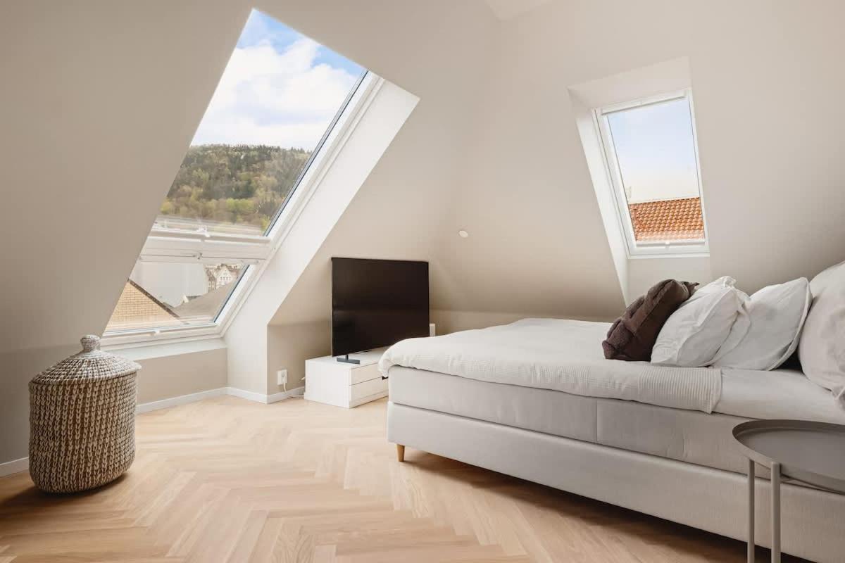 Dinbnb I Mid-city Luxury With Mini Balcony And Smart Tv & Sound System Holiday home *