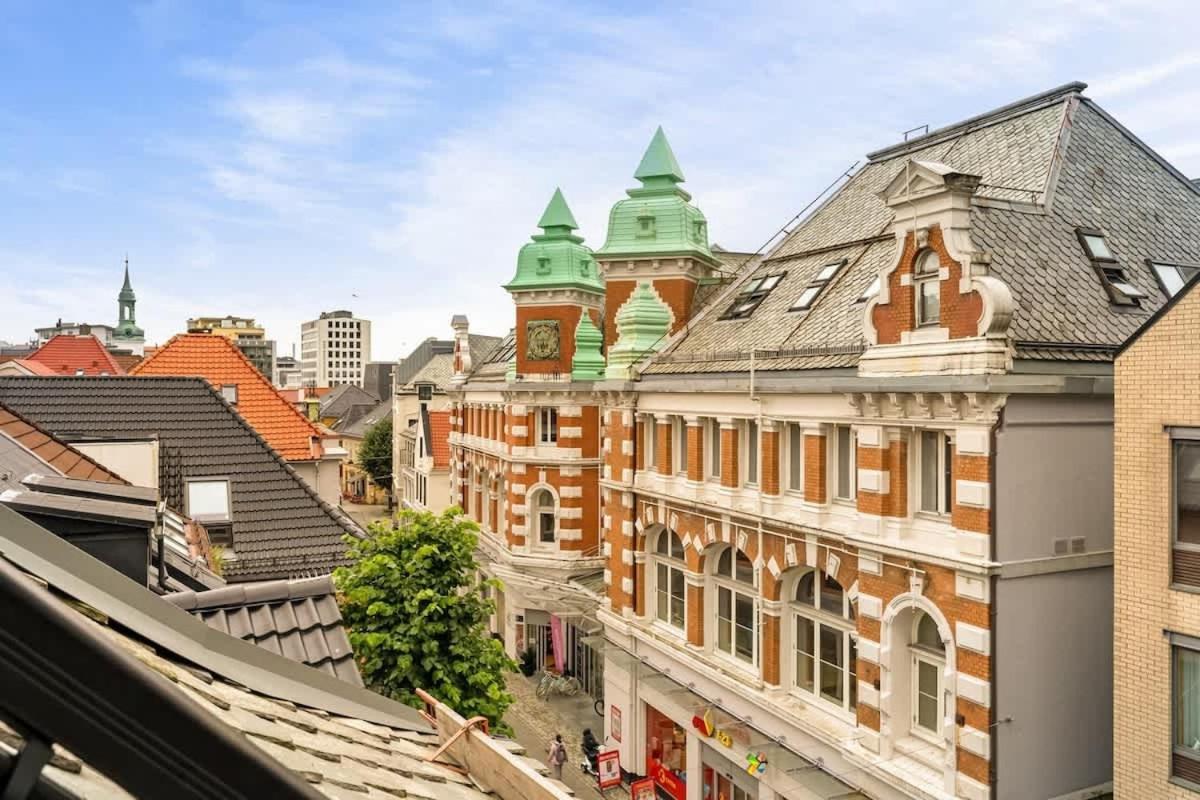 Dinbnb I Mid-city Luxury With Mini Balcony And Smart Tv & Sound System Holiday home Bergen