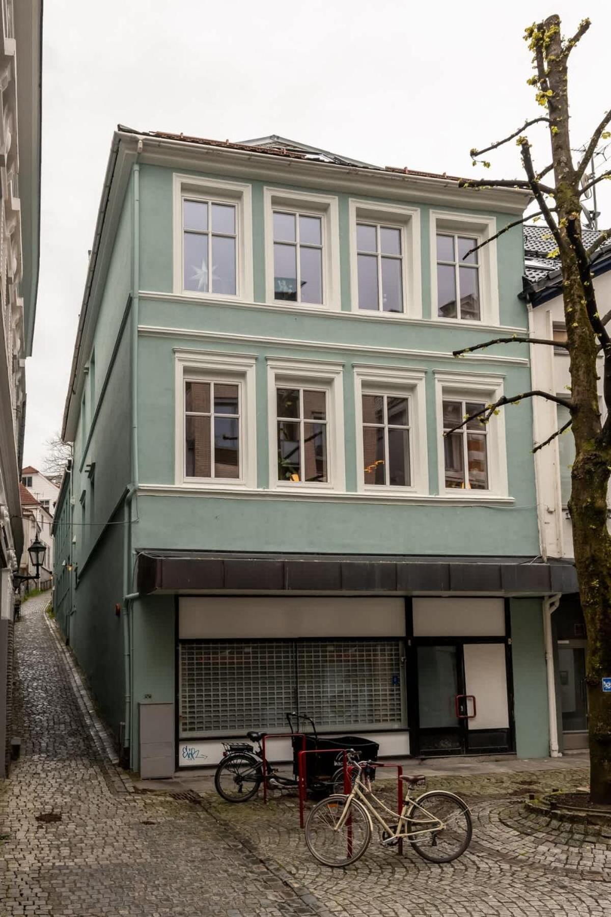 Dinbnb I Mid-city Luxury With Mini Balcony And Smart Tv & Sound System * Bergen
