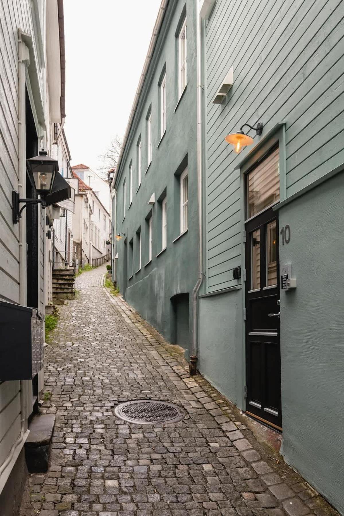 Holiday home Dinbnb I Mid-city Luxury With Mini Balcony And Smart Tv & Sound System