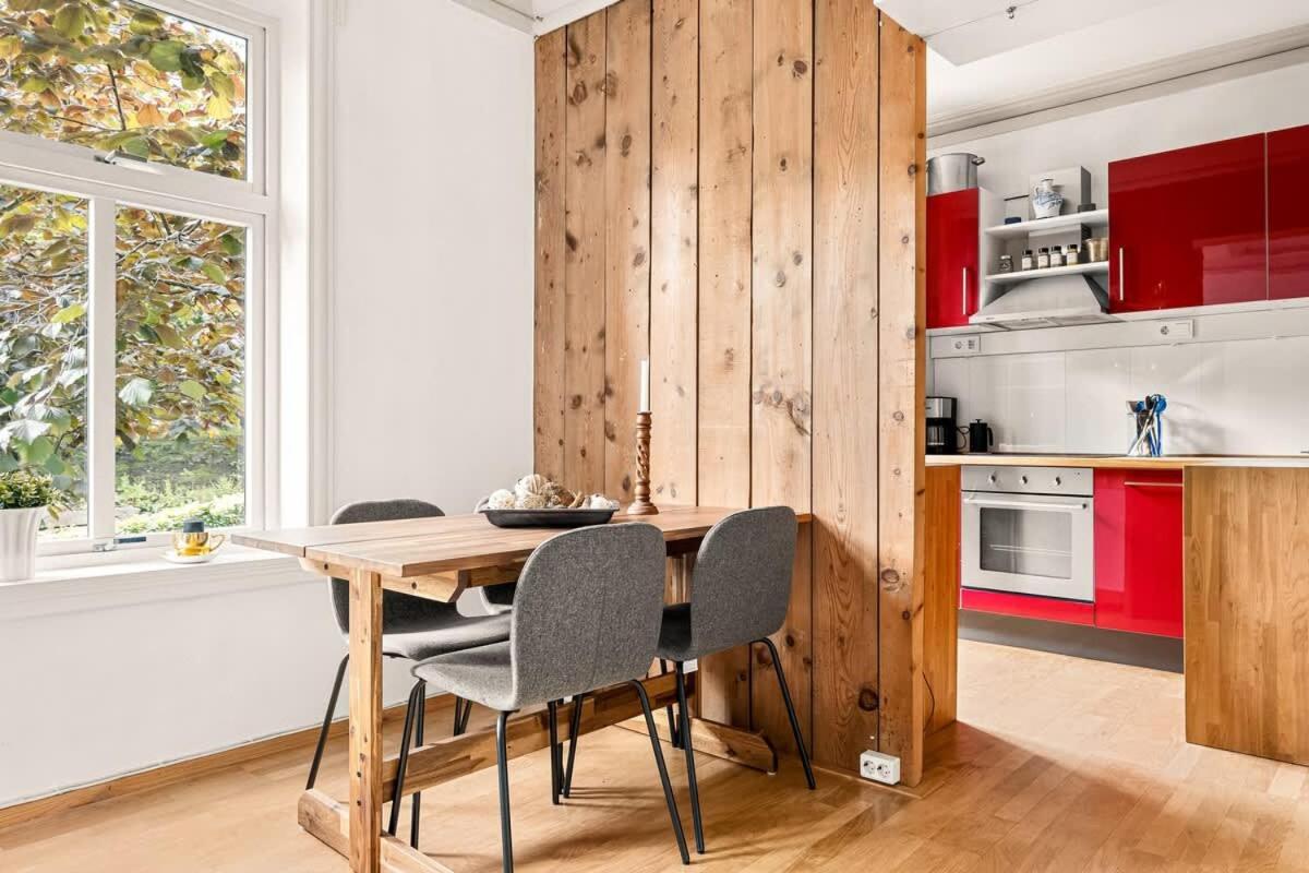 Dinbnb I Characteristic Townhouse With Bathtub Bergen