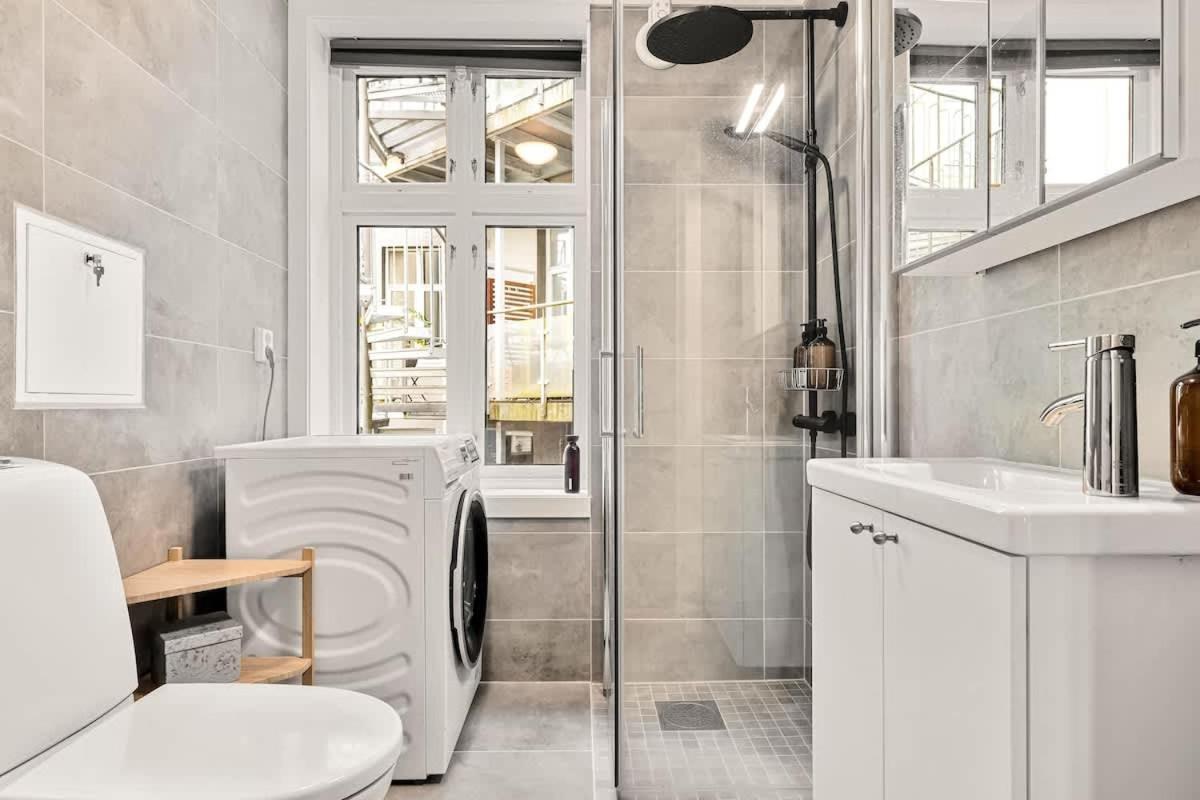 Dinbnb I Views & Street Parking In Sandviken *