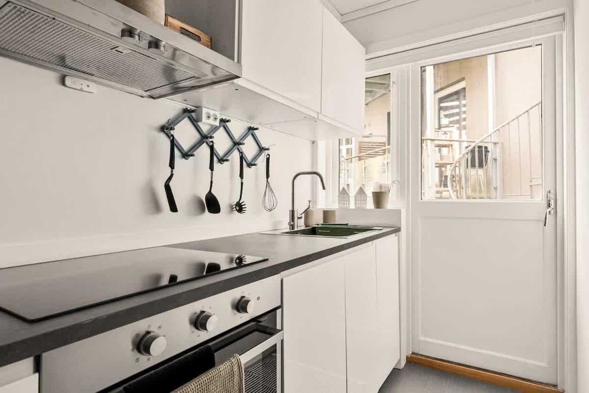 Dinbnb I Views & Street Parking In Sandviken Lägenhet *