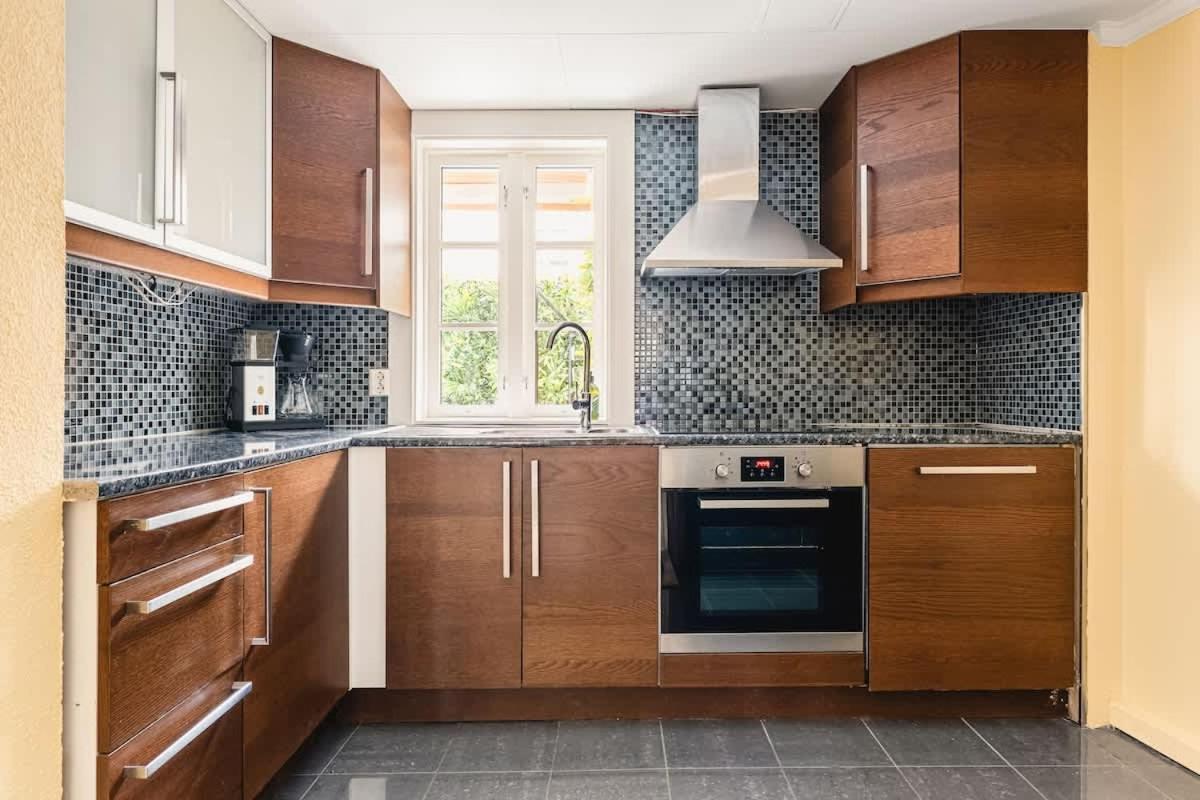 Holiday home Dinbnb Homes I #1 In I Jacuzzi & Parking & Location *
