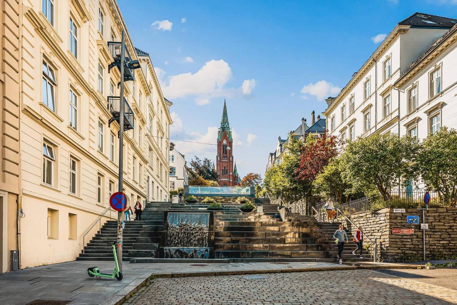 Dinbnb I Shopping, Cafes And Attractions At Your Doorstep! Apartment *
