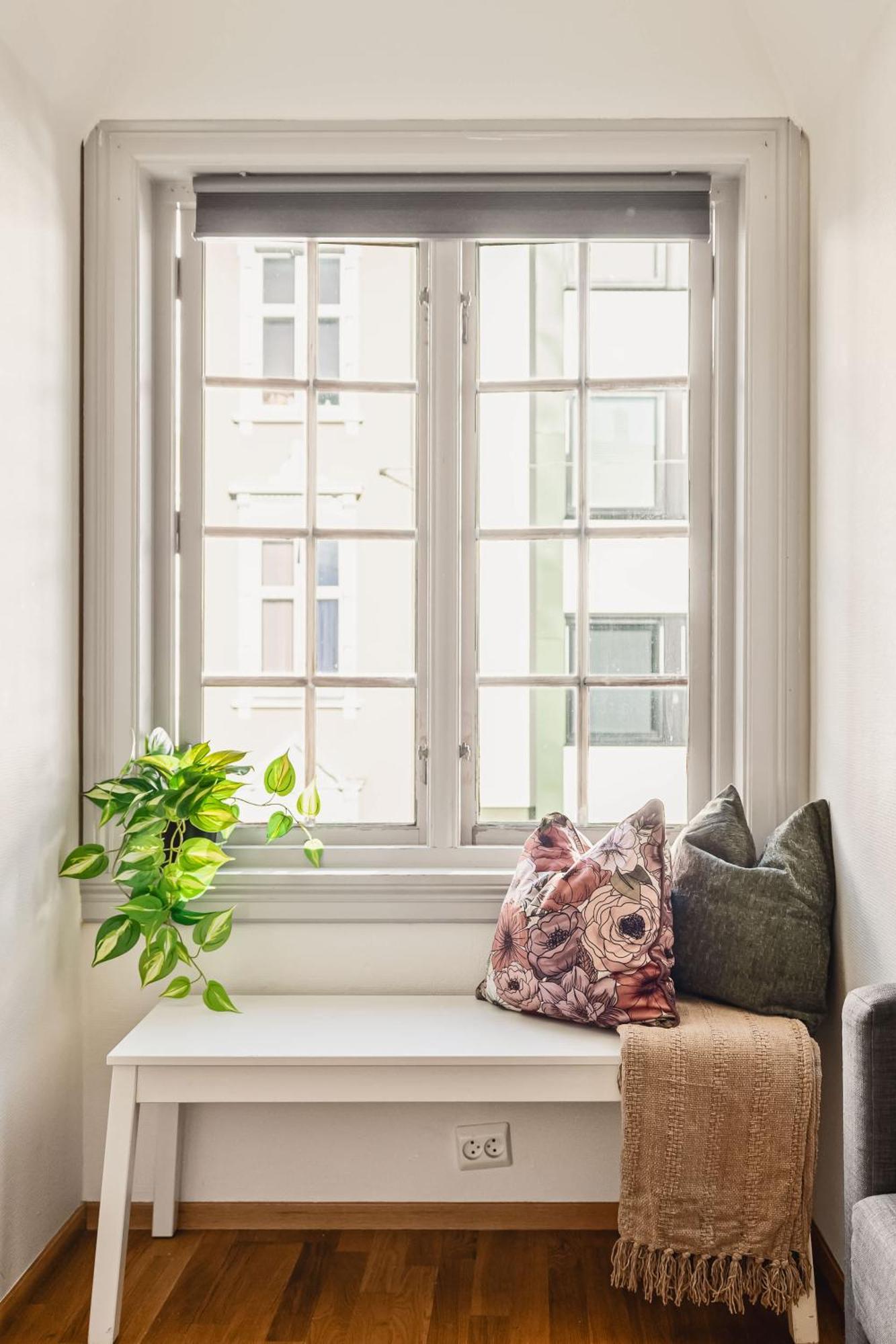 Apartment Dinbnb I Shopping, Cafes And Attractions At Your Doorstep! *