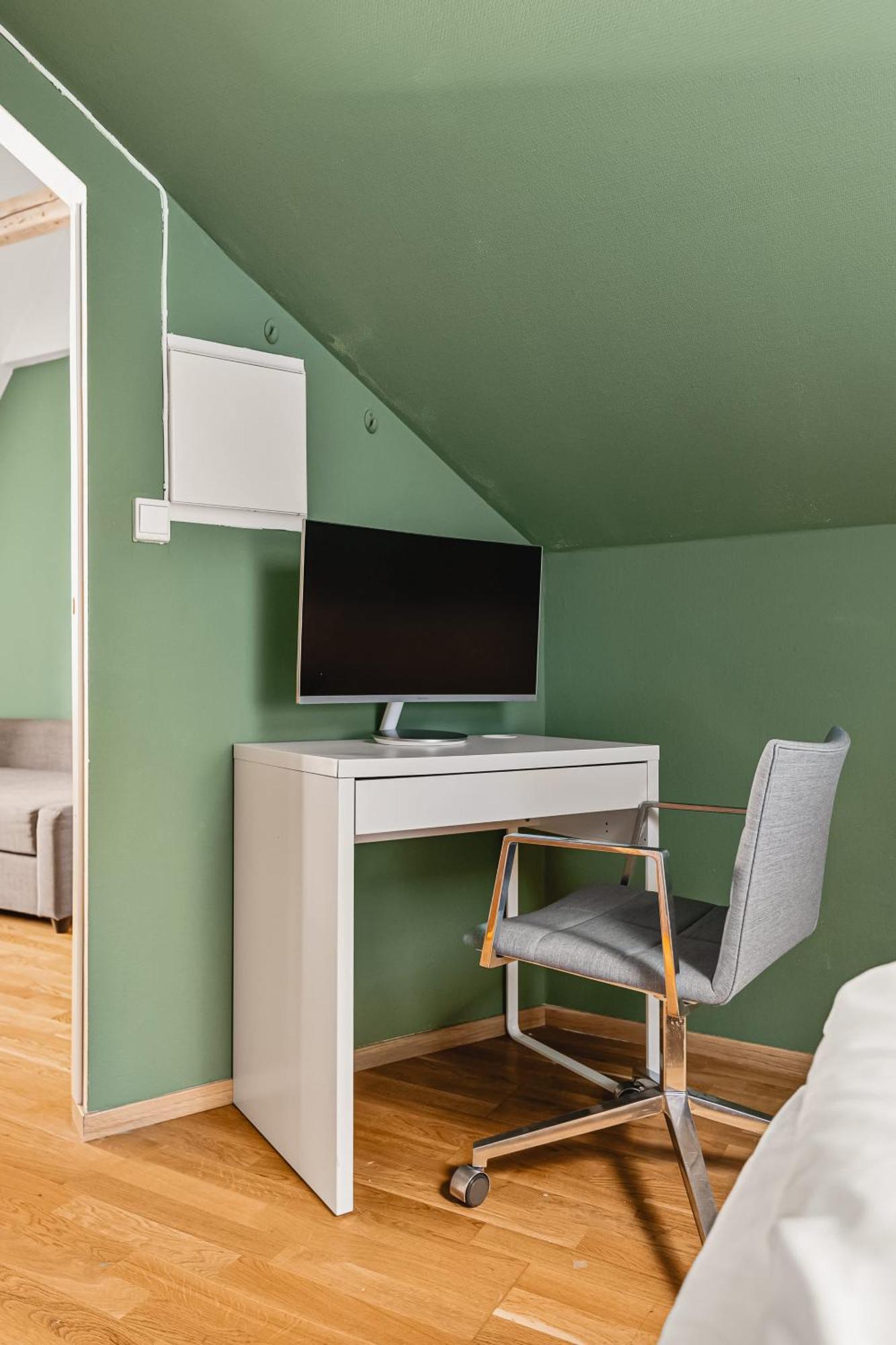 Apartment Dinbnb I Shopping, Cafes And Attractions At Your Doorstep! *