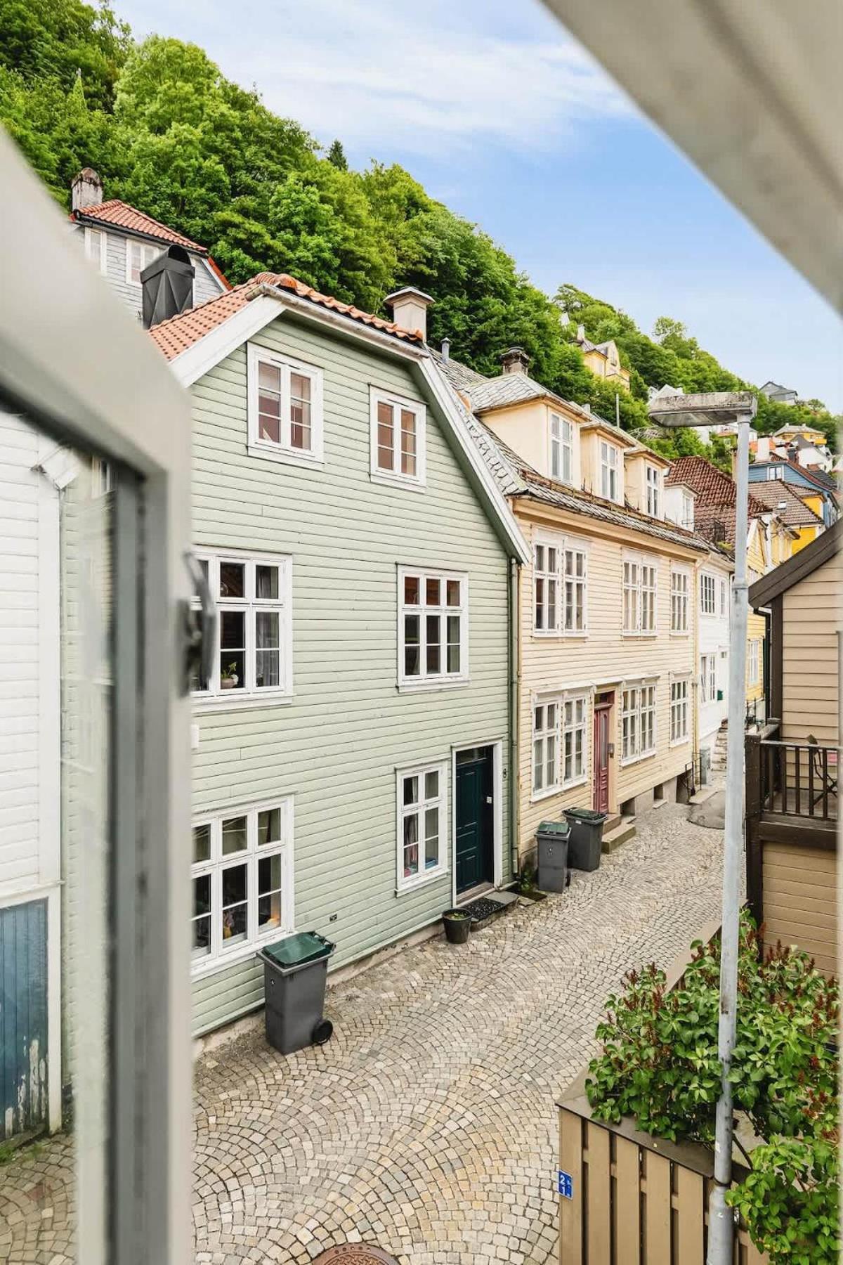 Holiday home Dinbnb Homes I The 1880 Authentic Dream I 500m From Bryggen Bergen