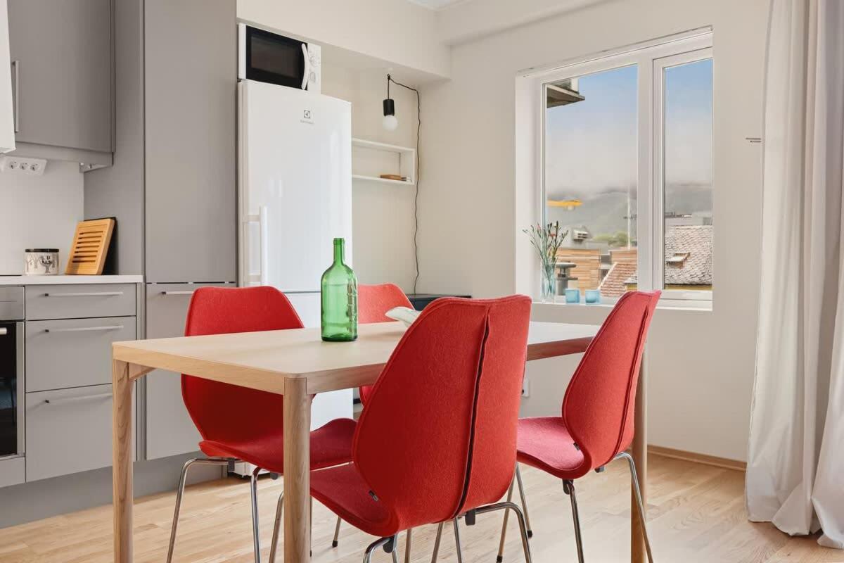 Leilighet Dinbnb I Oasis, Workspace & Elevator! *